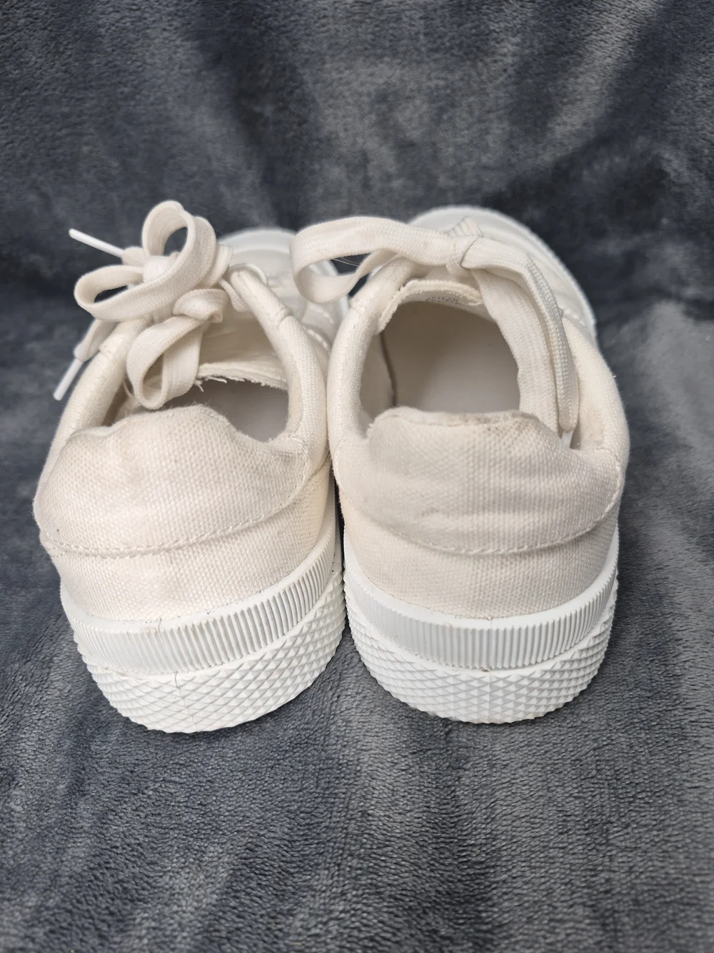 Aloha Island Womens 194309 Marsha White Low Top Canvas Lace Up Size 8M Sneakers